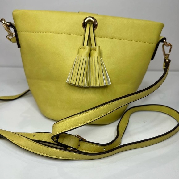 NWOT European BLUSH VEGAN LEATHER Yellow Adjustable Crossbody w Wristlet Ring - Picture 2 of 7